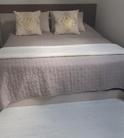 Agreable Chambre Double Avec Salle D'Eau Privative Le Mesnil-Theribus エクステリア 写真